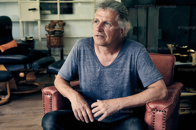 DSC_2403 | High End Portraits. Einzelportrait Paarportrait Gruppenportrait Künstlerportrait Bandportzait Bühnenfotografie Fashion Lifestyle Urbanlife  - Realisiert mit Pictrs.com