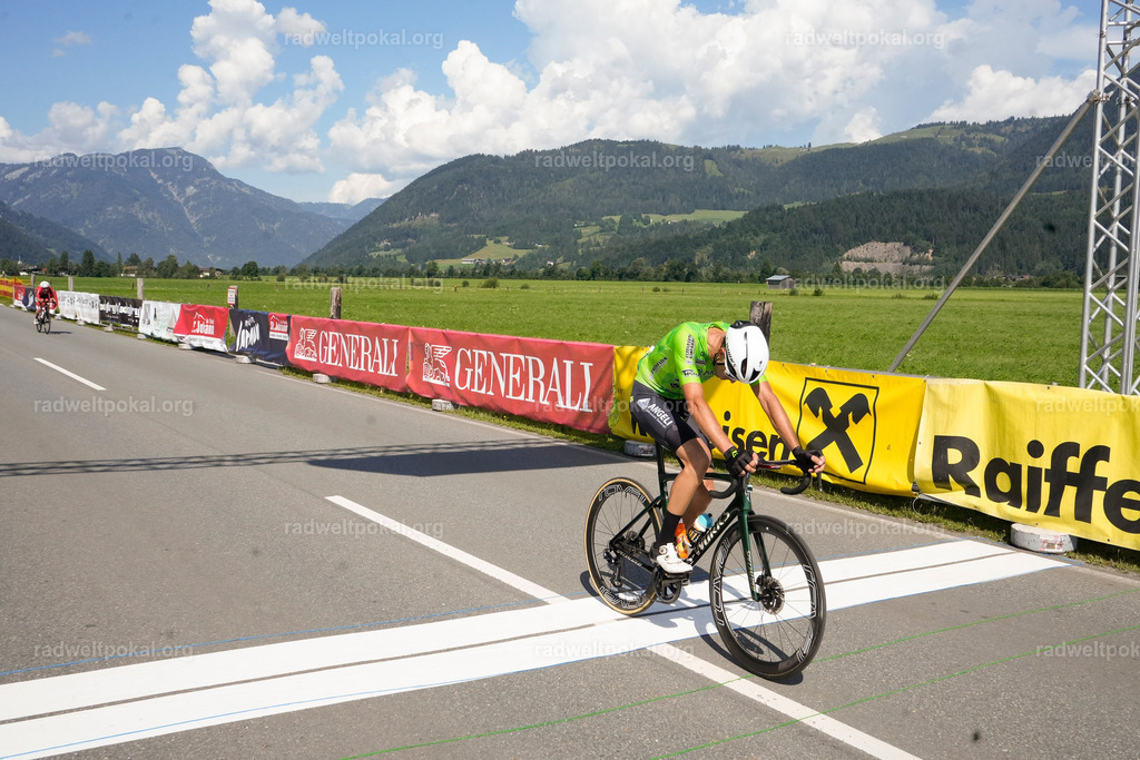 866_20230817_Bewerb_Maenner_Muehlanger | AUT - OESTERREICH, 2023-08-16: SPORT RENNRAD-FAHREN - 55. INTERNATIONALER RADWELTPOKAL IN ST. JOHANN IN TIROL  - Vintage-Radrennen mit WM-Bronze-Medaillen-Siegerin Christina Schweinberger, den Teilnehmer und Alexander Baumann (vom Orginastions-Team) - TAG 2 BEWERB MAENNER IN SECHS GRUPPEN  ; Foto: Roland Muehlanger