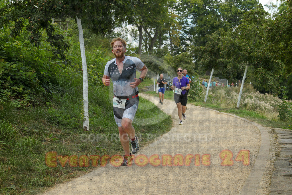 250824_1351_EX1_3997 | Sportfotografie im Rhein-Sieg Kreis, Köln, Bonn, NRW, Rheinland Pfalz, Hessen, etc. Unser Tätigkeitsfeld umfasst den Laufsport vom Volkslauf über den Marathon, Duathlon, Triathon bis zum Ultralauf wie Kölnpfad Ultra oder Schindertrail.