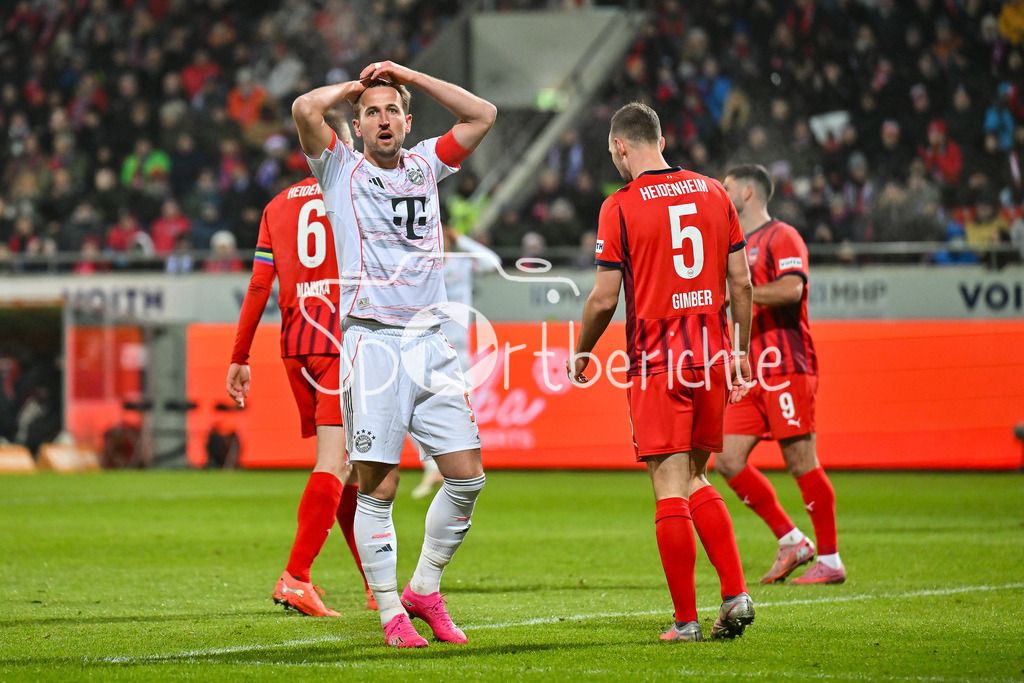 1. FC Heidenheim - FC Bayern München | HEIDENHEIM, GERMANY - 21. DECEMBER: im Bild Harry KANE (FC Bayern Munich 9) ärgert sich über eine vergebene torchance während dem Bundesligamatch zwischen dem 1. FC Heidenheim und dem FC Bayern München am 15. Spieltag in der Voith-Arena / DFL REGULATIONS PROHIBIT ANY USE OF PHOTOGRAPHS AS IMAGE SEQUENCES AND/OR QUASI-VIDEO