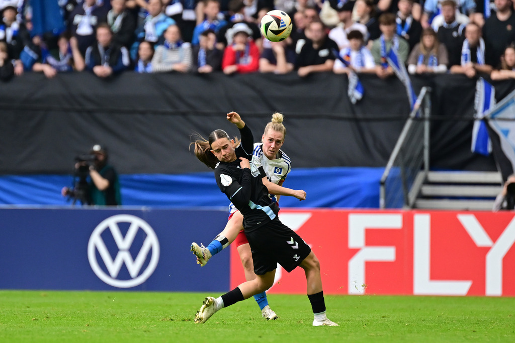 Fußball I Frauen I Saison 2024-2025 I DFB-Pokal I Halbfinale I Hamburger SV - SV Werder Bremen | Der Sportfotograf. - Realisiert mit Pictrs.com