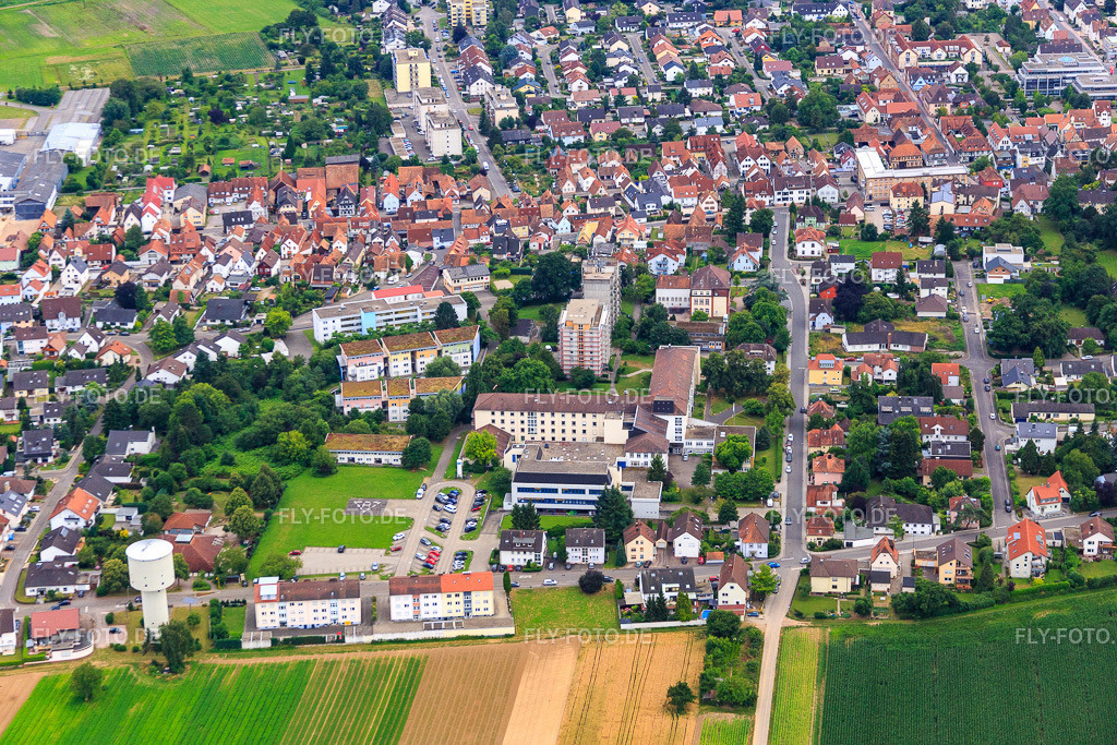Asklepios Südpfalzkliniken von Norden https://www.asklepios.com/kandel/ | Luftbild: Asklepios Südpfalzkliniken von Norden https://www.asklepios.com/kandel/ in Kandel im Bundesland Rheinland-Pfalz in Deutschland. Foto: IMG_092177.jpg vom 16.07.2016 durch Werner Riehm/FLY-FOTO.de - Realisiert mit Pictrs.com