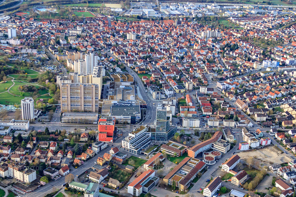 Luftbild: LEO-Center an der Leonberger Straße im Ortsteil Eltingen in Leonberg im Bundesland Baden-Württemberg in Deutschland. Foto: IMG_39013.jpg vom 03.04.2011 durch Werner Riehm/FLY-FOTO.deAuflösung des Originals: 4088 x 2725 px