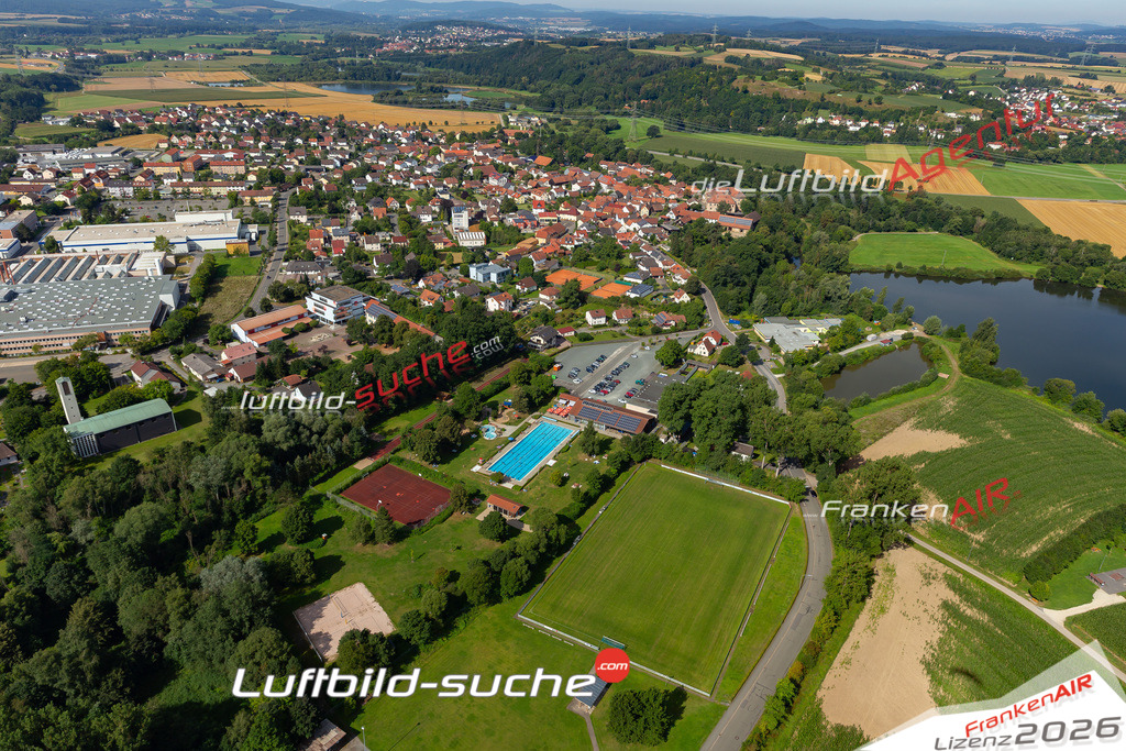 Aktuelles Luftbild von  Redwitz an der Rodach Kauf mit Lizenz / Bildrechten möglich- Die Luftaufnahme wurde 2021 mittels UL-Flugzeug erstellt ( keine Drohne ) - hochauflösende Kamera-Systeme von  Canon -Beste Qualität - Für grossformatige Ausdrucke geeignet. Die Geschenkidee !