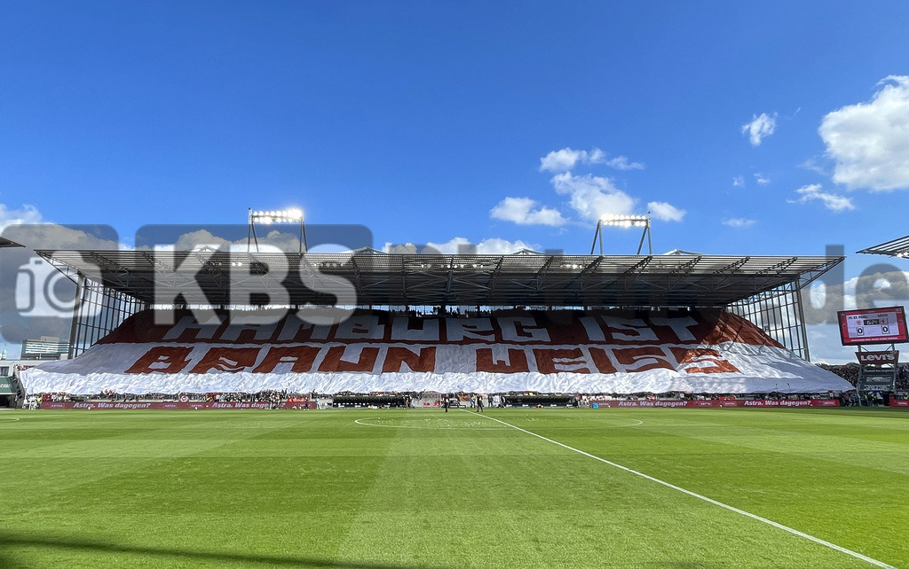 KBS Picture_FCStPauli-FCAugsburg_048 | Osttribuene mit Choreo im Millerntorstadion ,Sportplatz :  Millerntor Stadion, - Realisiert mit Pictrs.com