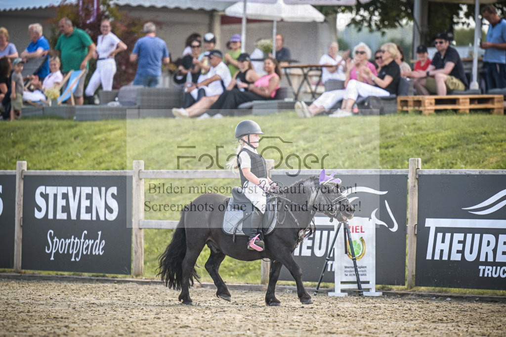 DOS_0207 | Entdecke hochwertige Reitturnierfotos von Foto Oger. Professionell, emotional und authentisch – jetzt Lieblingsmomente im Shop bestellen. - Realisiert mit Pictrs.com