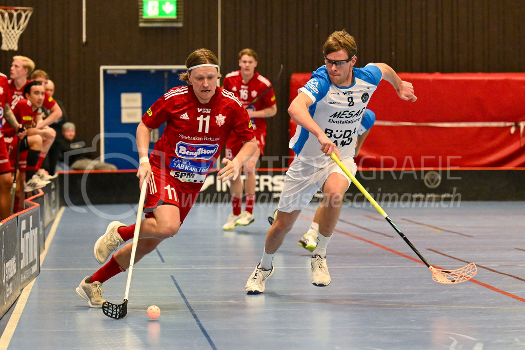 Strängnäs IBK vs FBC Kalmarsund Ungdom - 6. =January= 2024 | Strängnäs IBK vs FBC Kalmarsund Ungdom
Thomas Arena, Strängnäs
Patrik Hallberg (#11 Strängnäs IBK) against Daniel Helge (#8 FBC Kalmarsund Ungdom).
Bild: Sportfotografie Markus Aeschimann | www.markus-aeschimann.ch - Realisiert mit Pictrs.com