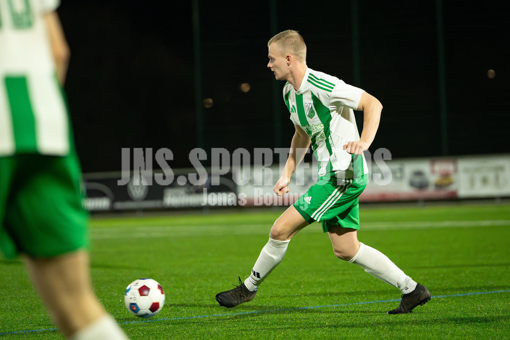 Fußball I Herren I Saison 2025-2026 I Freundschaftsspiel I TSV Grossenkneten - TuS Lutten I 0772 | Hannes Sieveke (18, TuS Lutten) - Realisiert mit Pictrs.com