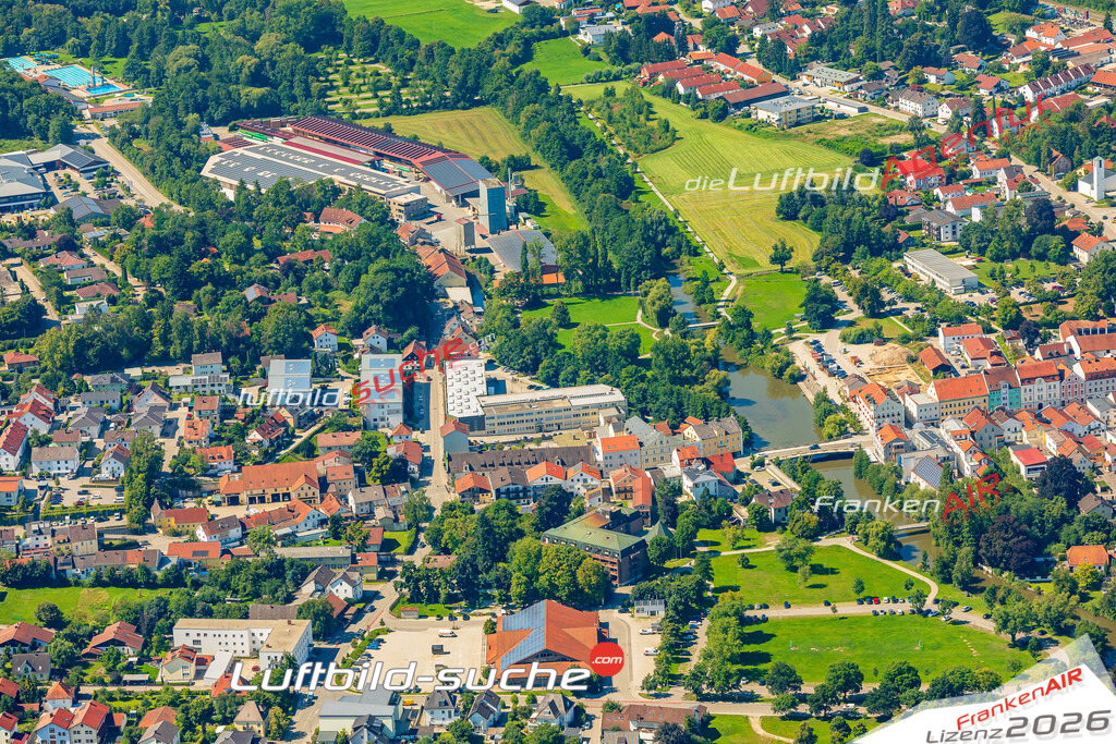 Luftaufnahme von Vilsbiburg Vs Google Maps- Die Luftaufnahme wurde 2025 vom UL-Flugzeug heraus erstellt ( keine Drohne ) - Hochauflösende Luftaufnahme - für professionelle Ausdrucke geeignet. Die Geschenkidee !Mit Lizenz und Bildrechte bestellbar
