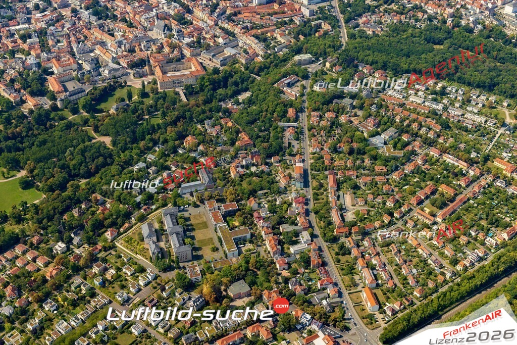 Luftbild der Stadt Weimar - Die Luftaufnahme wurde 2025 vom UL-Flugzeug heraus erstellt ( keine Drohne ) - Hochauflösende Luftaufnahme - für professionelle Ausdrucke geeignet. Die Geschenkidee !Hier alle&nbsp;Infos zur Lizenzierung der LuftaufnahmeWir fliegen auch dieses Jahr wieder in Ihre Region um Luftbilder zu erstellen.- Luftbild anfragen