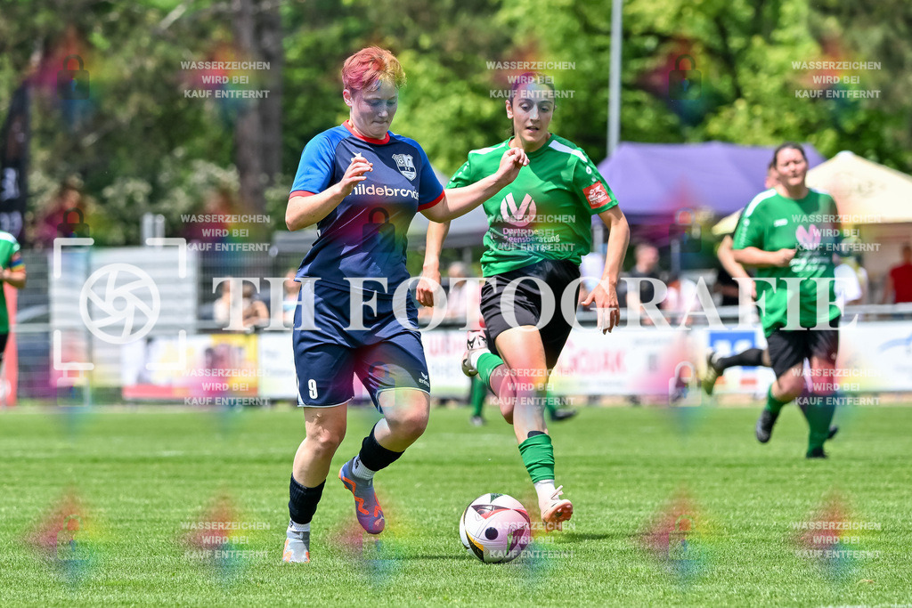 GER, FC Hauingen - SV Waldhaus, Frauen-Fussball, Rothaus Bezirkpokal, Finale, Saison 2024/2025, 29.05.2025 | Luise Hildebrand (FC Hauingen, #09), Finja Voelkel (SV Waldhaus, #03)GER, FC Hauingen - SV Waldhaus, Frauen-Fussball, Rothaus Bezirkpokal, Finale, Saison 2024/2025, 29.05.2025Foto: TH Fotografie/Thomas Hess