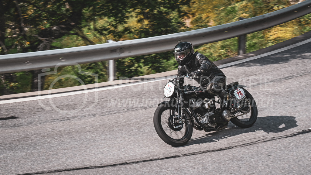 19. Arosa ClassicCar 2023 - 2. September 2023 | 19. Arosa ClassicCar 2023
Arosa, Schweiz
Ziegler Urs aus Benken SG mit der Startnummer 12 auf einer Matchless G50, Jahrgang 1959, in der Klasse Motorräder.
@arosaclassiccar, @arosa.official, #arosaclassiccar, #arosa, #76curves, #classiccar
Bild: Sportfotografie Markus Aeschimann | www.markus-aeschimann.ch - Realisiert mit Pictrs.com