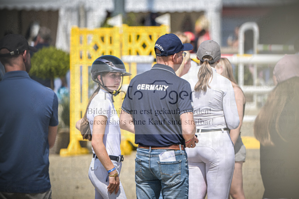DOS_4893 | Entdecke hochwertige Reitturnierfotos von Foto Oger. Professionell, emotional und authentisch – jetzt Lieblingsmomente im Shop bestellen.Deutschlandweite Turnierfotografie. - Realisiert mit Pictrs.com