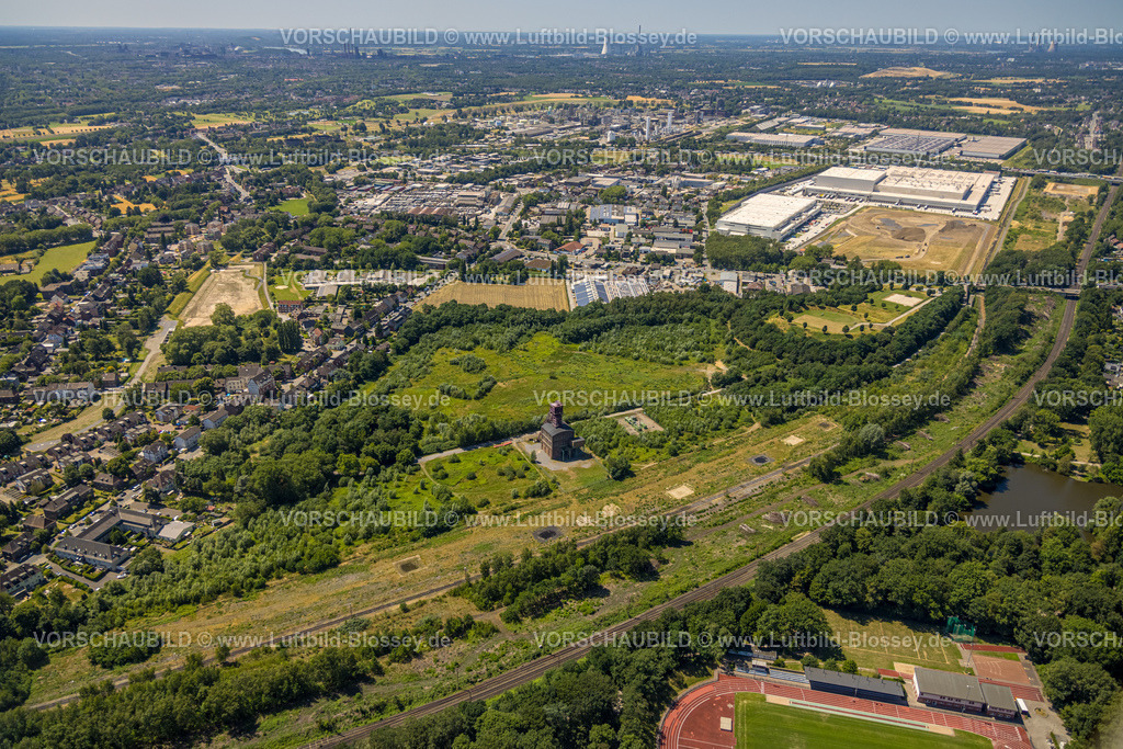 Oberhausen230705750 | Luftbild, Baustelle für Picnic E-Food-Lager am Edeka Zentrallager Logistikzentrum an der Autobahn A3, Waldteich, Gelände mit historischem Zechenfördergerüst Schacht 1 Zeche Sterkrade, Schwarze Heide, Oberhausen, Ruhrgebiet, Nordrhein-Westfalen, Deutschland