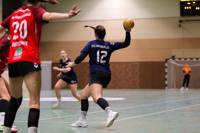 Handball I Damen I Saison 2025-2026 I Verbandsliga Süd I HSG Kalkberg 06 - MTV Dänischenhagen I 14.12.2025.224 | Juliane Steffens (12, HSG Kalkberg 06) - Realisiert mit Pictrs.com