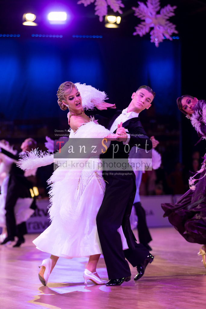 20241215_WDSF_Open_Youth_Std-Riga-8581 | Tanzsportbilder, Standardtanz, Lateintanz, WDSF, DTV, LTVB, dancecomp, goc, hessen tanzt, blaues band der spree, walzer, tango, wiener walzer, slowfox, quickstepp, samba, rumba, cha-cha-cha, paso doble. jive, hd-kroft photography, turniertanzsport