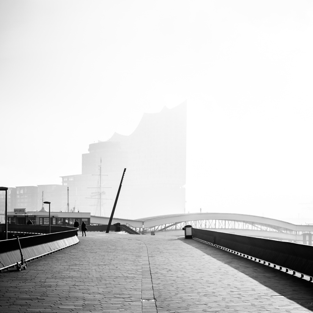 Die Welt ruht still im Hafen 05 | Durch die Stadt gehen, als wohnte man woanders. Fotografie, subjektiver Urbanismus und aktiver Müßiggang. - Realisiert mit Pictrs.com