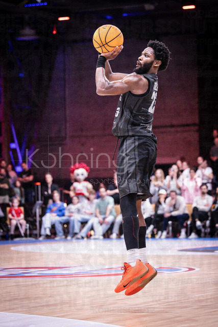 Barmer 2. Basketball Bundesliga ProA: Rheinstars Koeln vs. VfL SparkassenStars Bochum, 08.03.26 | Köln, 08.03.26 - Michael Jordan Miller (Rheinstars Köln, 23) bei einem Dreier an Spieltag 26 während des Spiels der Barmer 2. Basketball Bundesliga ProA: Rheinstars Koeln vs. VfL SparkassenStars Bochum in der Motor World in Köln.