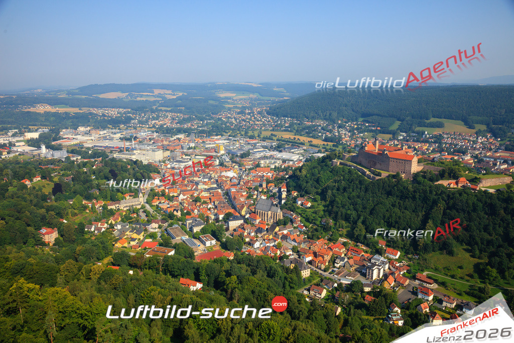 Die Luftaufnahme der Stadt Kulmbach wurde vom UL-Flugzeug heraus erstellt ( keine Drohne )- hohe Auflösung für beste Qualität