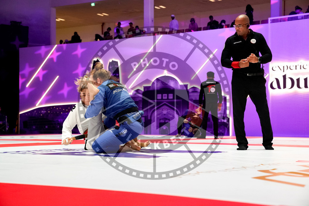 20231109PBB4466 | Fighters compete during the AJP World Professional Championship in the Mubadala Arena in Abu Dhabi, Arab United Emirates, on November 9, 2023.