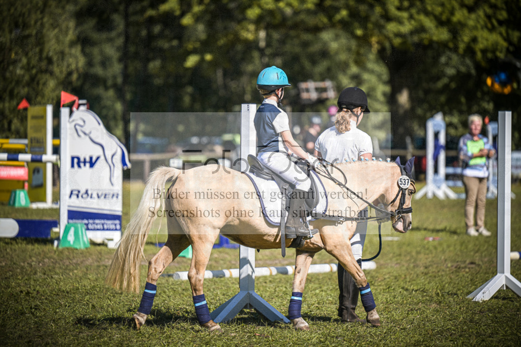 DOS_0485 | Entdecke hochwertige Reitturnierfotos von Foto Oger. Professionell, emotional und authentisch – jetzt Lieblingsmomente im Shop bestellen.Deutschlandweite Turnierfotografie. - Realisiert mit Pictrs.com