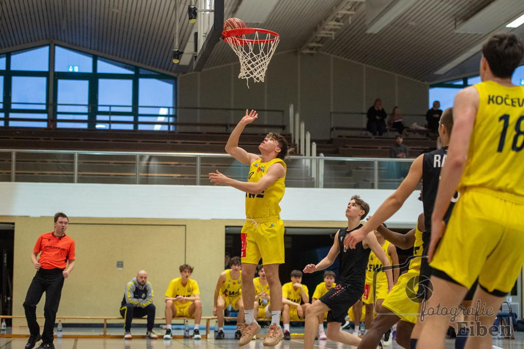 Baskets Juniors/TSG Westerstede-Rasta Vechta 3 | 1. Basketball-Regionalliga; Baskets Juniors/TSG Westerstede (gelb) - Rasta Vechta 3 (schwarz) am 18.01.2025 in Westerstede (Hössensporthalle), Photo: Philip Eiben 2025 - Realisiert mit Pictrs.com