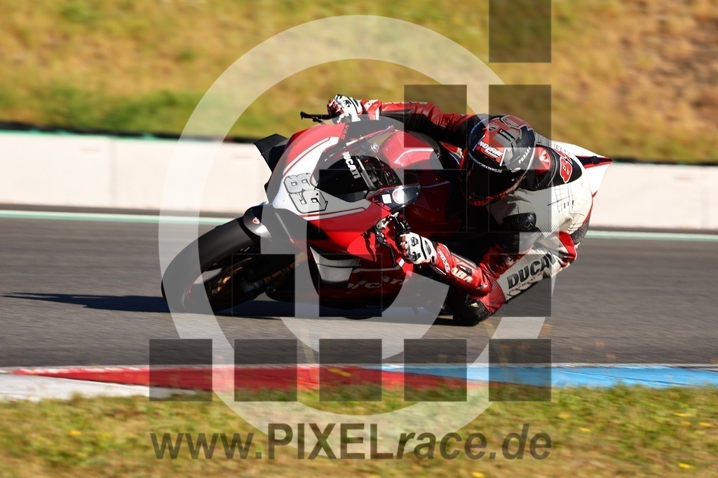 0089-20250830_05637 | Schöne Erinnerungen an spannende Momente - das festzuhalten ist unser Job. PIXELrace.de ist seit 2003 auf den Rennstrecken Europas unterwegs um die Action draußen beim Fahren und die wunderbare Stimmung imm Fahrerlager für euch einzufangen.