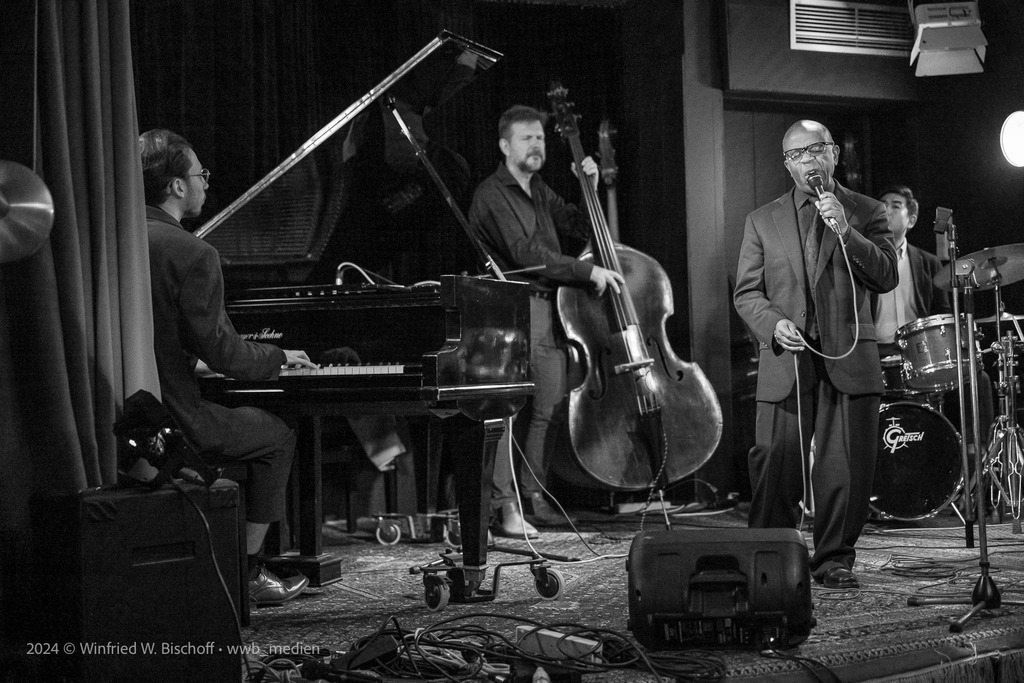 wwb-2411-0216 | <Fotografie> <Video> <Film> <Winfried Bischoff> - Realisiert mit Pictrs.com