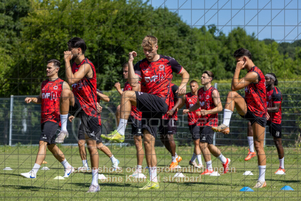 20250629_105052_0845 | #,1.Göppinger SV, Fussball, Oberliga BW - Trainingsauftakt, Saison 2025/2026, Rasensportplatz Stadion SV Göppingen, Hohenstaufenstr. 116, 73033 Göppingen, 29.06.2025 - 10:30 Uhr,Foto: PhotoPeet-Sportfotografie/Peter Harich