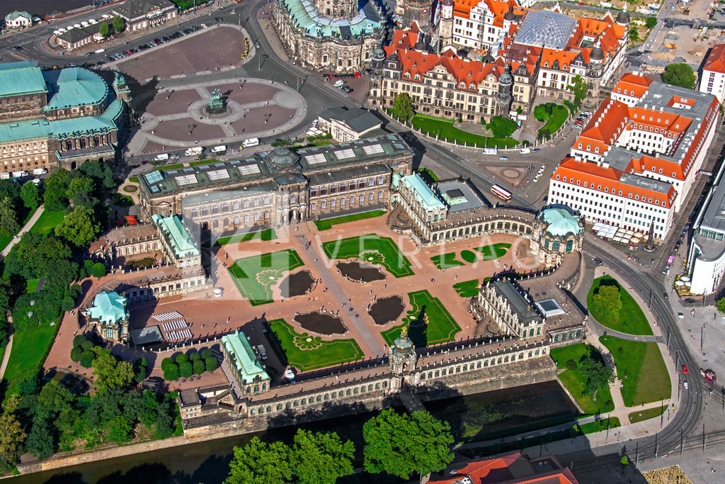 Zwinger-Dresden-vor-Restauration-MG_5929 | Die Zwingeranlage in Dresden in mitten der Altstadt umgeben vom Schloss mit dem Grünen Gewölbe sowie der Semperoper. - Realisiert mit Pictrs.com