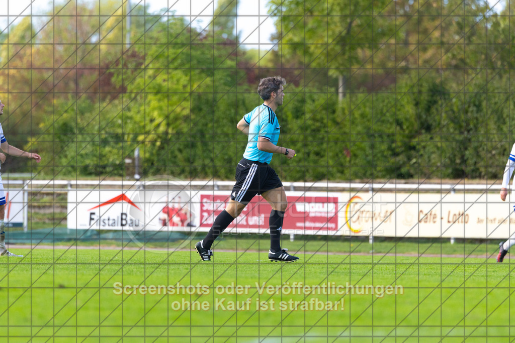 20261010_155641_0283_(c)_by_PhotoPeet | #,1.FC Eislingen (weiß) vs. TSV Bernhausen (lila), Fussball, Landesliga 2 - wfv, 11. Spieltag, Saison 2026/2027, Rasenplatz, Eichbachstation, Haldenstraße, 73054 Eislingen, 10.10.2026 - 15:30 Uhr,Foto: PhotoPeet / Sport- &amp; Eventfotografie / Peter Harich