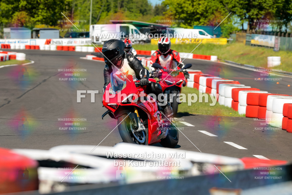 Moto-TeamOBK-21493 | Hier findet Ihr Bilder von Touristenfahrten auf der Nürburgring Nordschleife oder von anderen Veranstaltungen die ich besucht habe. Viel Spass beim Durch Schauen 
