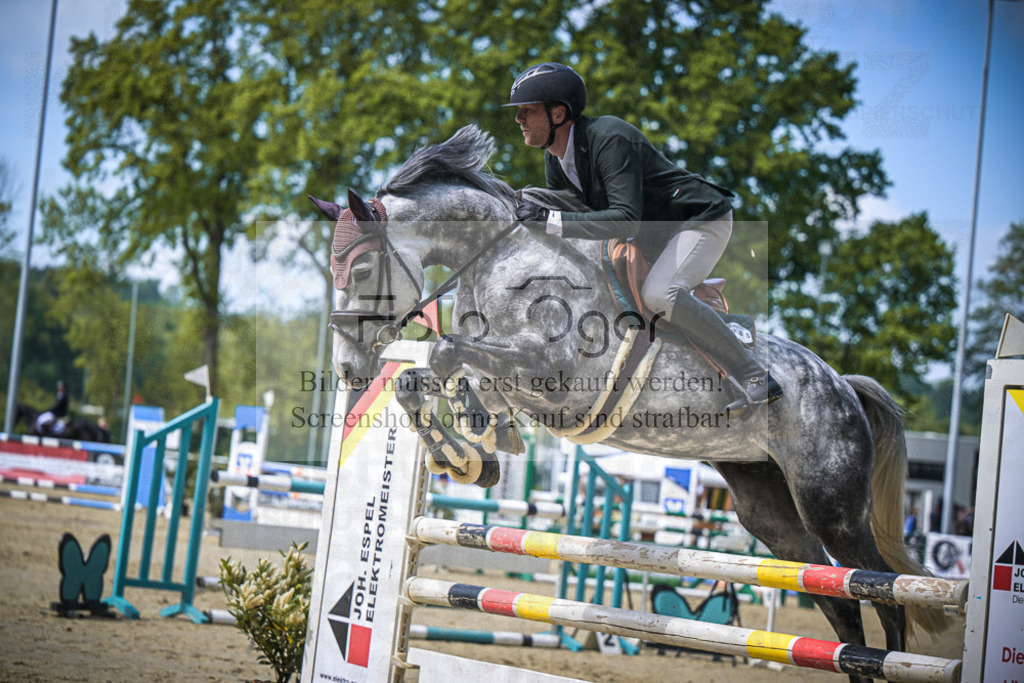 DOS_8168 | Entdecke hochwertige Reitturnierfotos von Foto Oger. Professionell, emotional und authentisch – jetzt Lieblingsmomente im Shop bestellen.Deutschlandweite Turnierfotografie. - Realisiert mit Pictrs.com