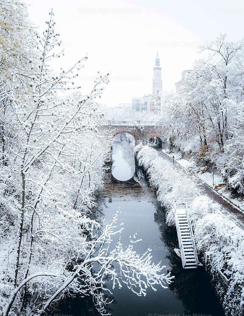 Karl-Heine-Kanal | Der Karl-Heine-Kanal ist einer der coolsten und atmosphärischsten Orte in Leipzig – perfekt für Urban Nature, Bootstouren, Spaziergänge, romantische Sonnenuntergänge und Szene-Vibes in Plagwitz/Lindenau. - Realisiert mit Pictrs.com