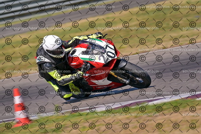 26bt05-0295 | markuskiefer.com - Realisiert mit Pictrs.com