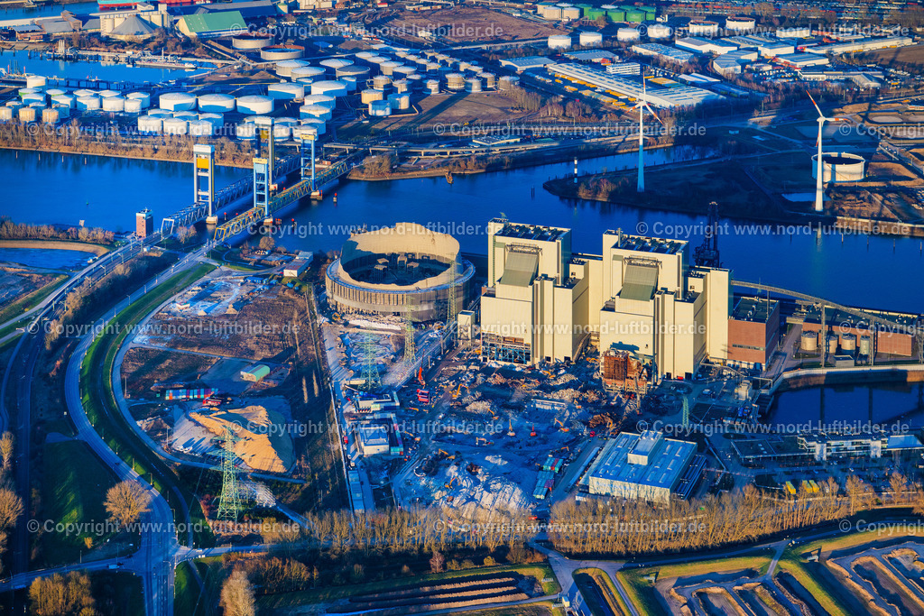 Hamburg_Moorburg_Abriss_ELS_6785180225 | HAMBURG 18.02.2025 Abrissarbeiten am den Kraftwerksanlagen des Heizkraftwerkes Vattenfall Tiefstack in Hamburg Moorburg, Deutschland. Weiterführende Informationen bei: Hagedorn Management GmbH,  Hamburger Energiewerke GmbH. // Demolition work on the power plant of the Vattenfall Tiefstack thermal power plant in Hamburg Moorburg, Germany. Further information at: Hagedorn Management GmbH,  Hamburger Energiewerke GmbH. Foto: Martin Elsen