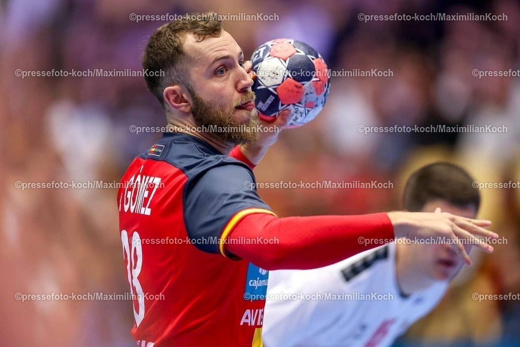 EHF15012601103 | 15.01.2026, Handball, Men's EHF EURO 2026, Spanien - Serbien, Jyske Bank Boxen in Herning, Dänemark, Preliminary Round:  Aleix Gomez Abello (Espania #28) 