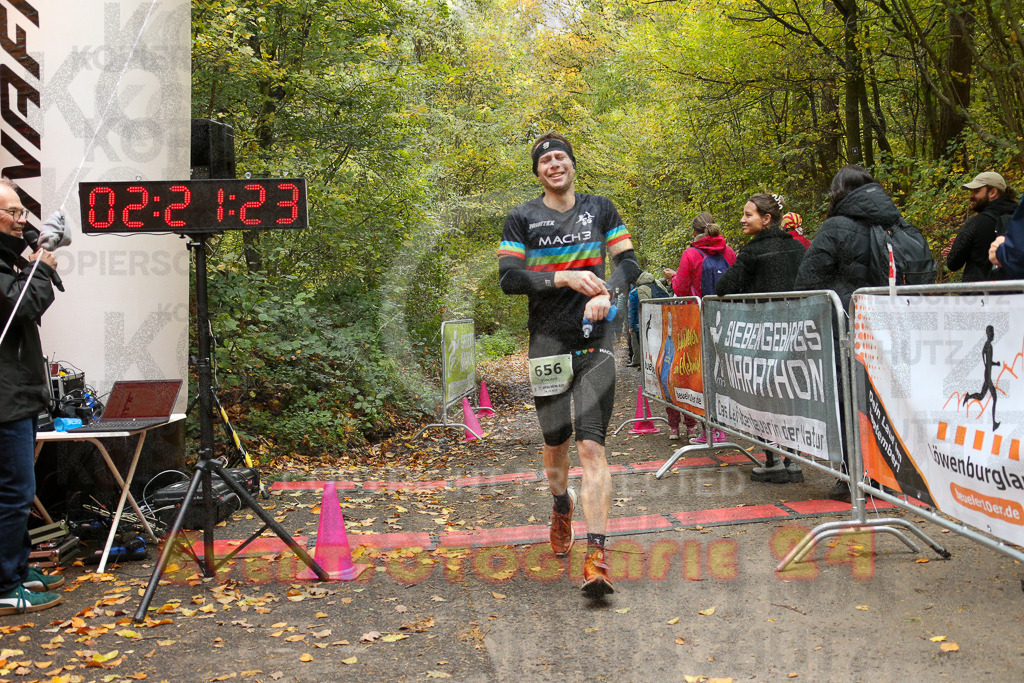 251026_1223_EX1_0239 | Sportfotografie im Rhein-Sieg Kreis, Köln, Bonn, NRW, Rheinland Pfalz, Hessen, etc. Unser Tätigkeitsfeld umfasst den Laufsport vom Volkslauf über den Marathon, Duathlon, Triathon bis zum Ultralauf wie Kölnpfad Ultra oder Schindertrail.