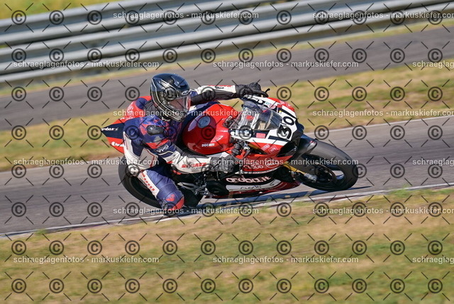 26bt05-0111 | markuskiefer.com - Realisiert mit Pictrs.com