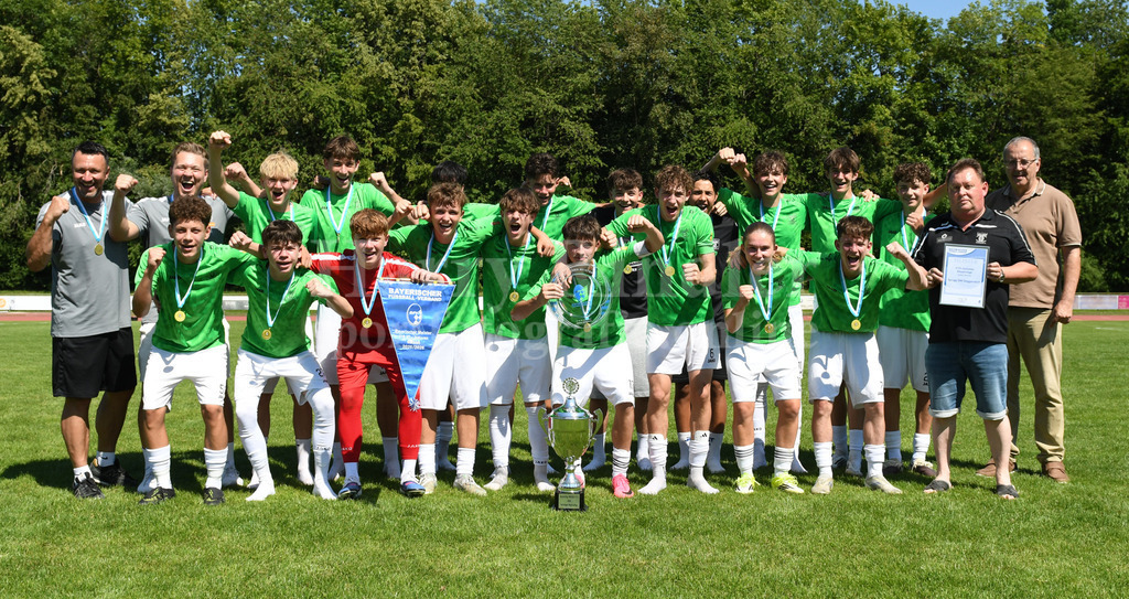 Bayernliga Meister SpVgg GW Deggendorf C-Junioren | Jubelbilder SpVgg GW Deggendorf C-Junioren U15 - Realisiert mit Pictrs.com
