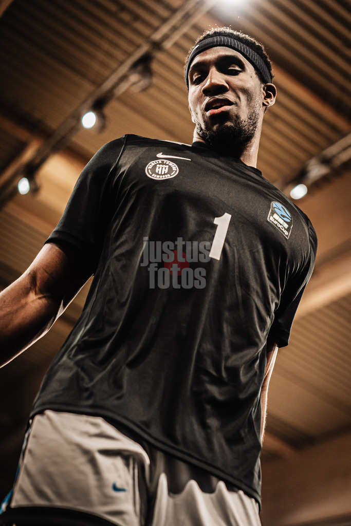 Basketball | Männer | Saison 2025/2026 | BKT EuroCup | Veolia Towers Hamburg vs. Bahcesehir College Istanbul | 14.10.2025 | Carlos Stewart Jr. (#1, Veolia Towers Hamburg)