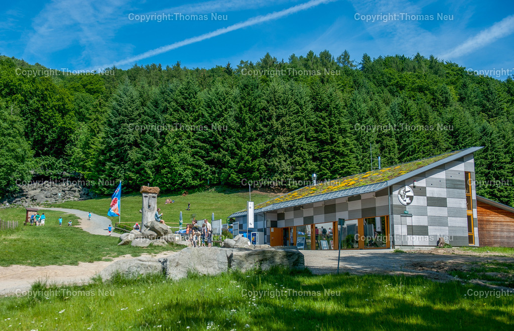 Felsenmeerinformationszentrum_felsenmeer-odenwald-granitbloecke-reichenbach-lautertal_Touristenattraktion_Fotografie-Thomas-Neu-6 | Das Felsenmeer in Reichenbach (Lautertal) im Odenwald ist eine der beliebtesten Touristenattraktionen in ganz Hessen. Schon in der Römerzeit wurden hier Steine behauen, die Reste des römischen Steinbruchs sind noch zu sehen, besonders die Riesensäule ist eine Attraktion, im Felsenmeerinformationszentrum wird über die Geologie des Felsenmeeres informiert und in Modellen der Steinabbau in der Römerzeit gezeigt,