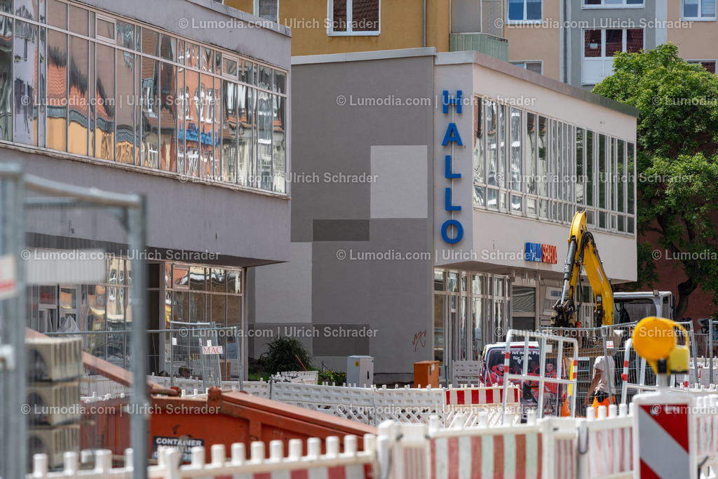 10049-13570 - Breiter Weg in Halberstadt | Stockfoto und Bilderpool mit Bildmaterial aus Deutschland, dem Harz, Halberstadt, Quedlinburg, Wernigerode und weltweit. Qualitativ hochwertige und professionelle Fotos anschauen und kaufen. - Realisiert mit Pictrs.com