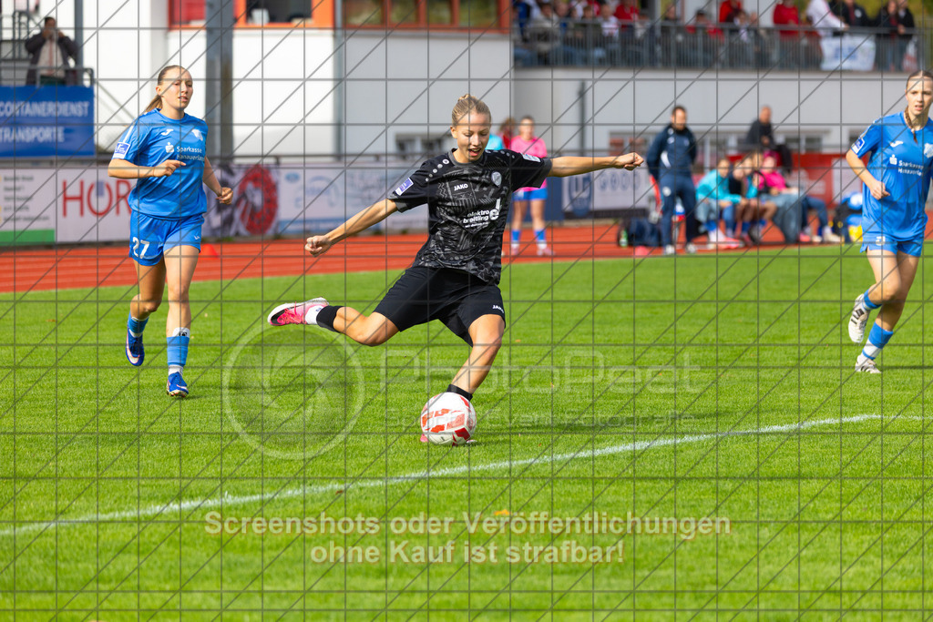 20261010_140834_0351_(c)_by_PhotoPeet | #,1.FC Donzdorf (schwarz) vs. SC Sand (blau), Fußball, EnBW-Oberliga B -Juniorinnen, 05. Spieltag, Saison 2026/2027, Rasenplatz Lautertal Stadion, Süßener Straße 16, 73072 Donzdorf, 10.10.2026 - 14:00 Uhr,Foto: PhotoPeet / Sport- &amp; Eventfotografie / Peter Harich