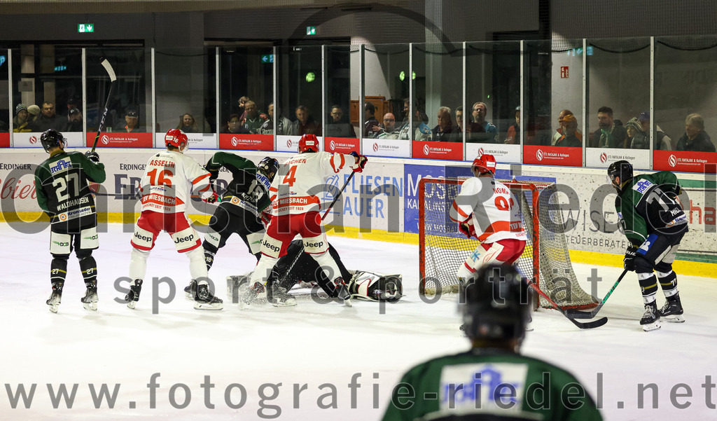 2023-03-19_128_TSV_Erding_gegen_TEV_Miesbach | Erding, Deutschland, 19.03.2023:
Eishockey, Bayernliga Playoffs 2022 / 2023, Halbfinale, TSV Erding gegen TEV Miesbach, Endergebnis: 

Mark Waldhausen (Erding Gladiators, #27), Patrick Asselin (TEV Miesbach, #16), Daniel Krzizok (Erding Gladiators, #18), Johannes Bacher (TEV Miesbach, #4), Torwart Thomas Hingel (Erding Gladiators, #33), Andreas Nowak (TEV Miesbach, #96), Philipp Michl (Erding Gladiators, #77)

Foto: Christian Riedel / fotografie-riedel.net