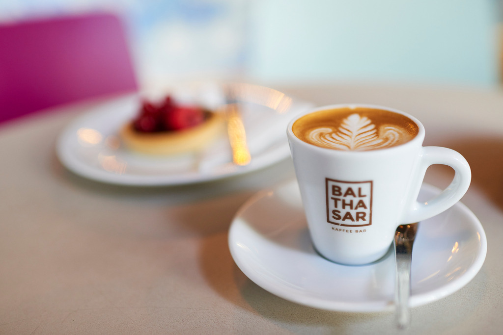 Kaffee Balthasar | Wien, Austria - August 11, 2017: Kaffee Balthasar, Schokotoertchen mit Fruechte und Melange. - Realisiert mit Pictrs.com