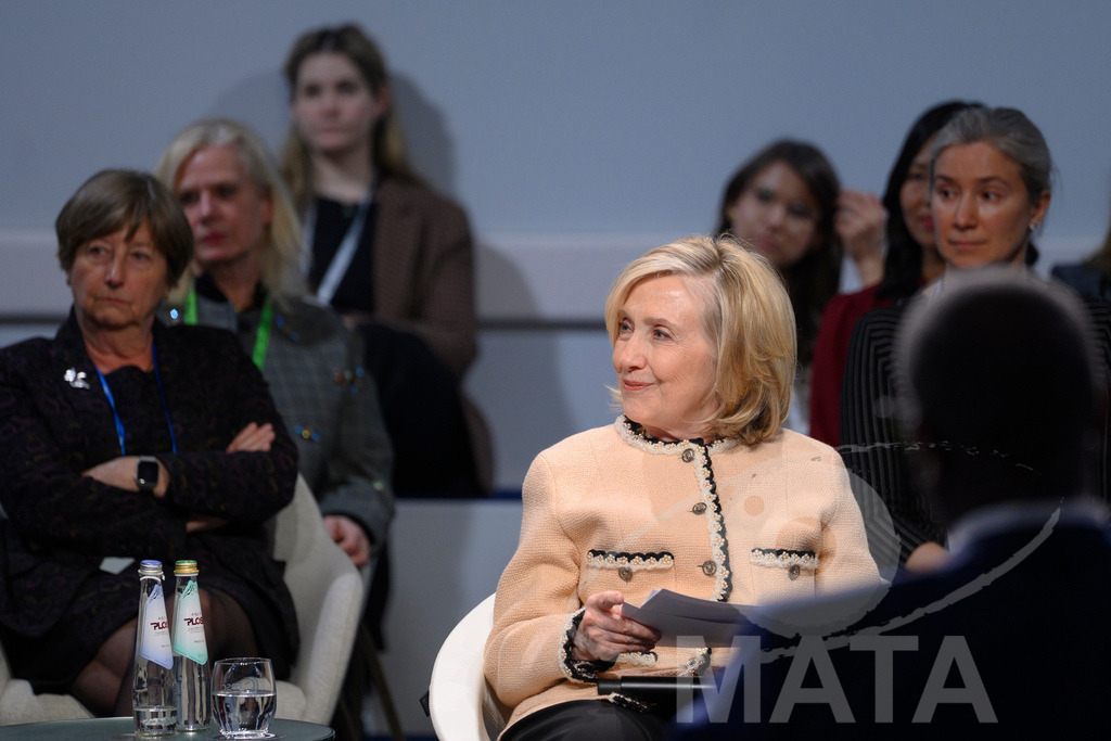_DWI5064 | Die US-Politikerin Hillary Clinton auf der Veranstaltung Girls Just Want to Have Fundamental Rights: Fighting the Global Pushback im Rahmen der Münchner Sicherheitskonferenz 2026. München, 14.02.2026 Bayern Deutschland - Realisiert mit Pictrs.com