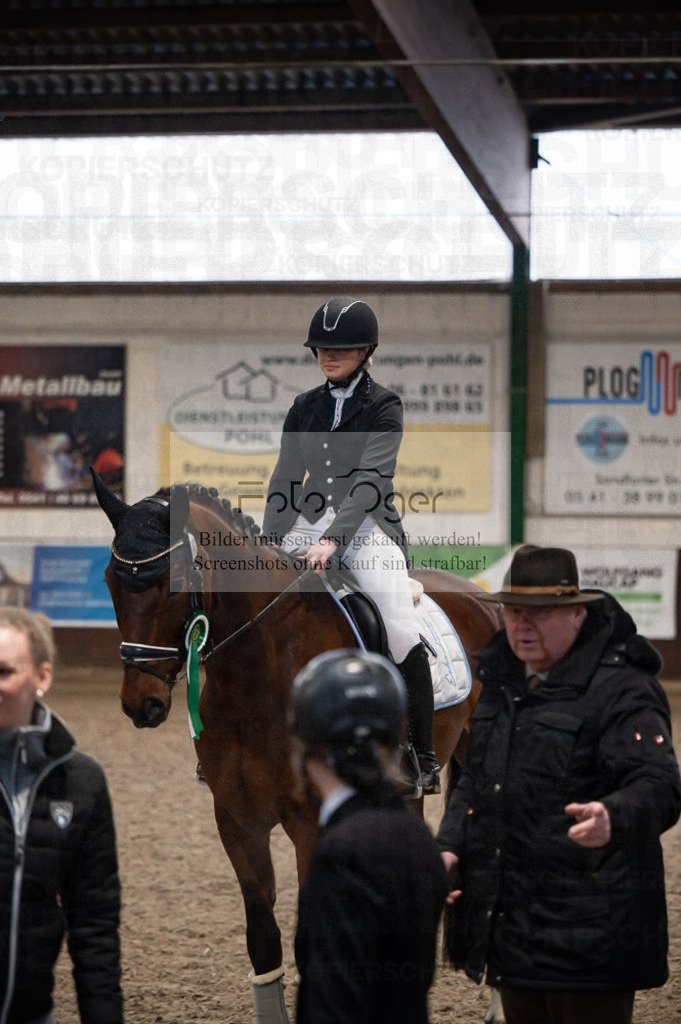 Hallenreittunier Voxtrup 2023 | Entdecke hochwertige Reitturnierfotos von Foto Oger. Professionell, emotional und authentisch – jetzt Lieblingsmomente im Shop bestellen.Deutschlandweite Turnierfotografie. - Realisiert mit Pictrs.com