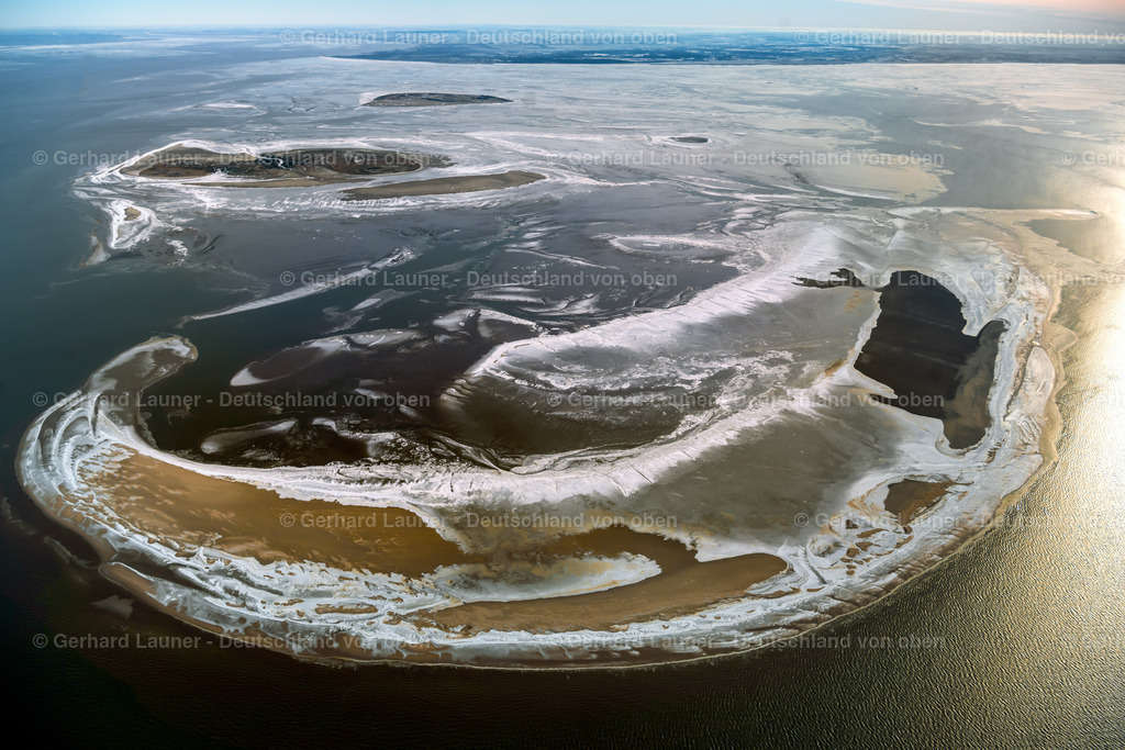 4044428 | NIGEHöRN 14.02.2021 Winterlich schneebedeckte Küstenbereich der Nordsee - Insel in Scharhörn Nigehörn im Bundesland Hamburg. // Wintry snowy coastal area of the North Sea - Island in Scharhoern in the state Hamburg. Foto: Gerhard Launer