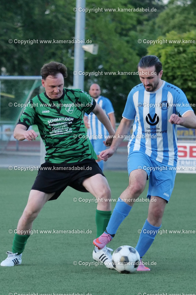 Fußball Kreispokal 25/26 Ü 32 : Spiel um Platz 3 : SV 08/29 Friedrichsfeld - SV Ringenberg AH  2 : 1 | Fußball Kreispokal 25/26 Ü 32 : Spiel um Platz 3 : SV 08/29 Friedrichsfeld - SV Ringenberg AH  2 : 1Spielort : Voerde Friedrichsfeld - Realisiert mit Pictrs.com